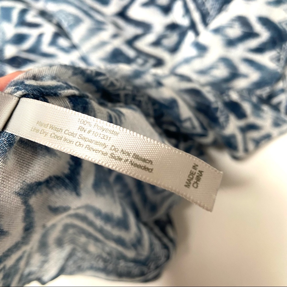 CHARLOTTE RUSSE Infinity Scarf - Picture 6 of 9